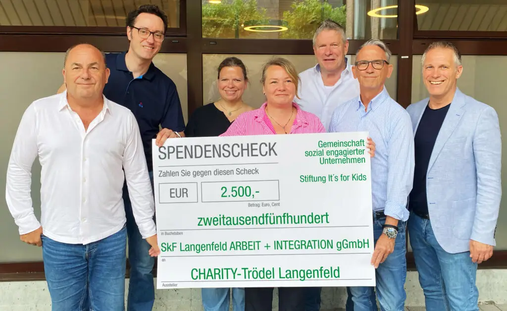 Erlöse des Charity-Trödels an SkF Langenfeld übergeben