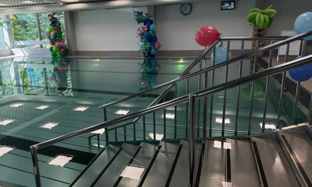 Neue Technik – Schwimmen lernen: Modernes Lehrschwimmbecken im Langenfelder Hallenbad feierlich eröffnet