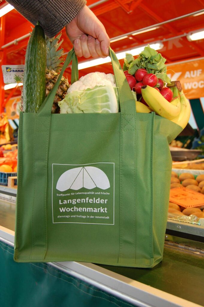 Gratis-Taschen, Kostproben und Bezahlung mit dem Langenfeld-Gutschein