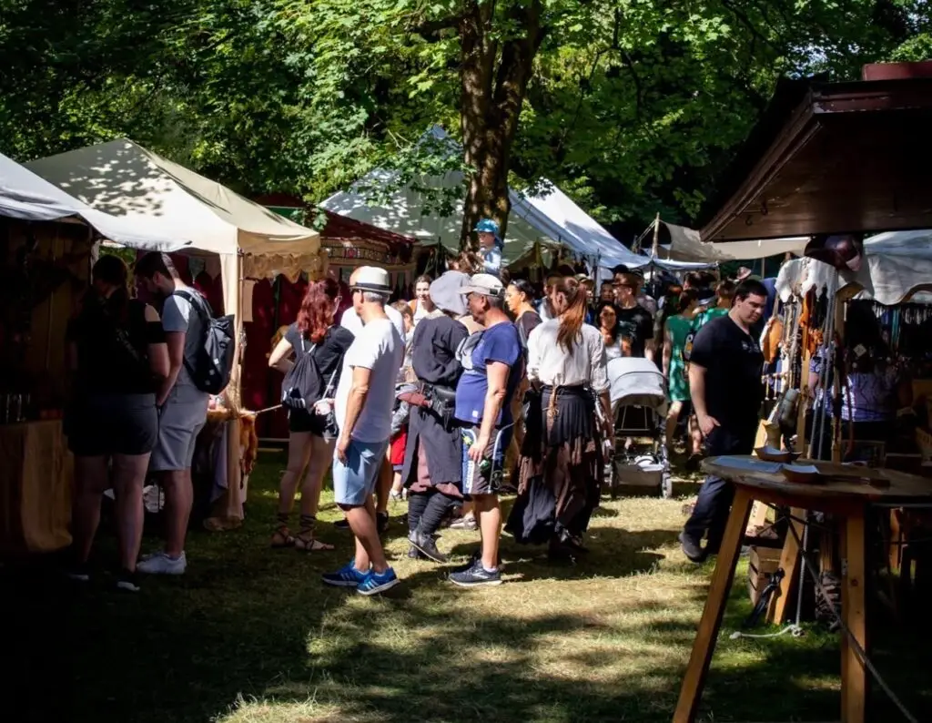 Trotz Sommerhitze: Burgfest auf Haus Graven begeisterte mit Mittelalter-Flair