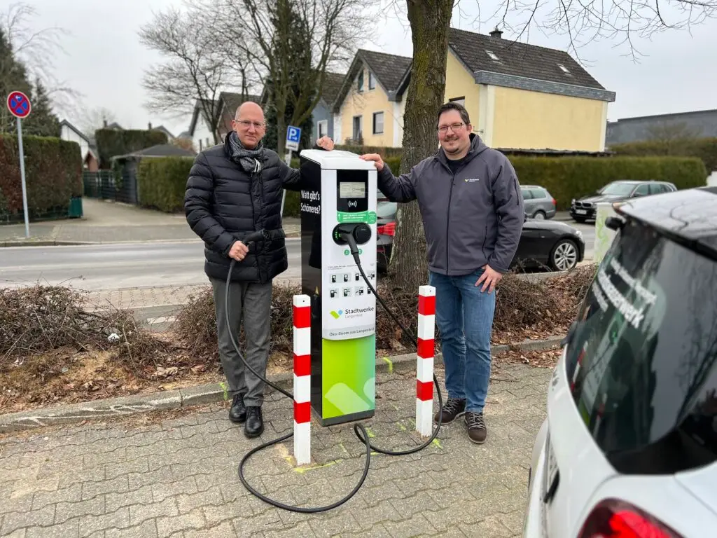 Neue E-Ladesäulen für E-Autos bereits in Betrieb