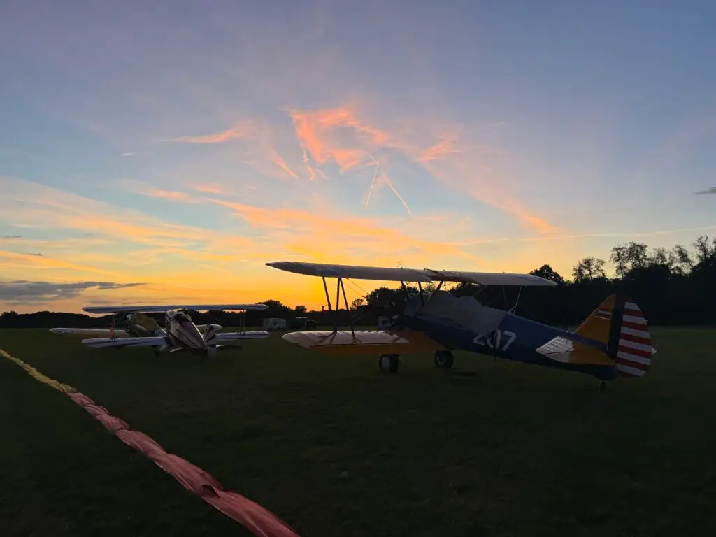 Wenn der Himmel über Langenfeld leuchtet – Flugplatzfest begeistert in Wiescheid