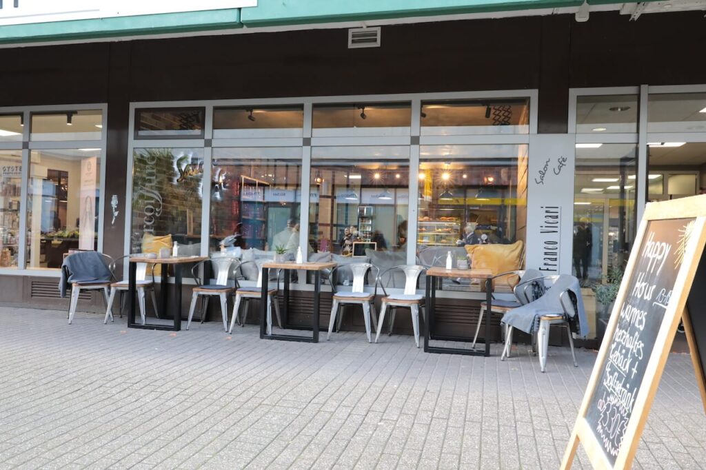Franco-Vicari-Salon-Cafe-langenfeld-cafe aussen