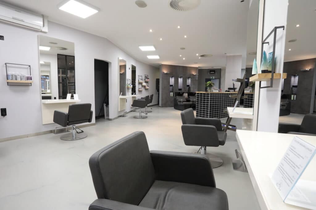 Franco-Vicari-Salon-Cafe-langenfeld-salon