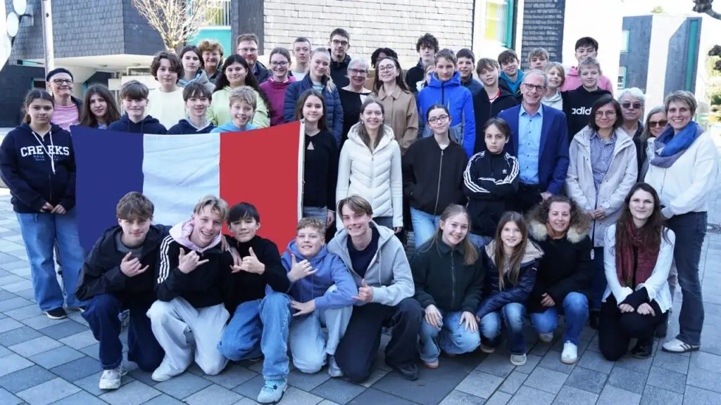 Französische Schülergruppe vom Bürgermeister im Rathaus begrüßt