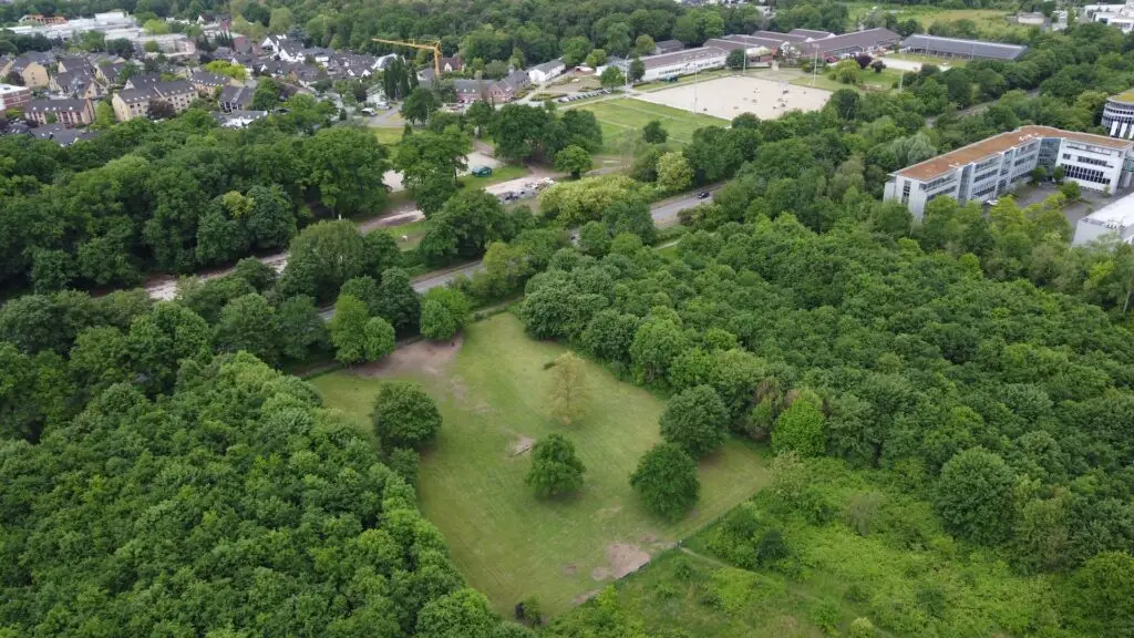 Hundeplatz im Landschaftspark Fuhrkamp wird um einen Agility-Parcours erweitert und muss für etwa vier Wochen gesperrt werden