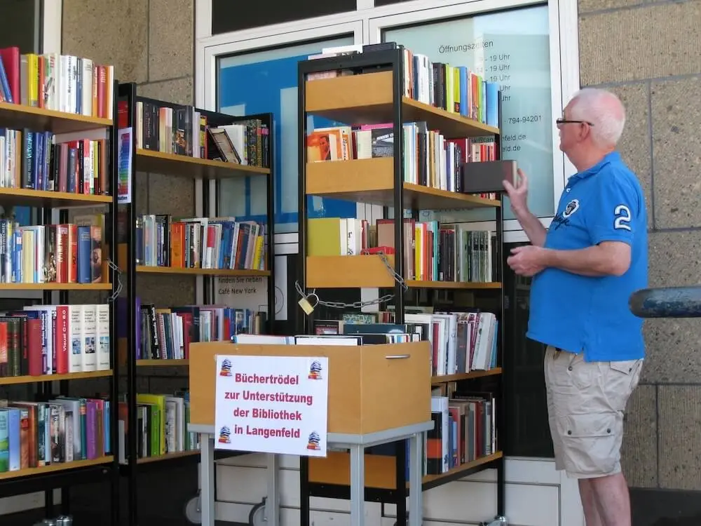 Büchertrödel des Bibliotheksfördervereins