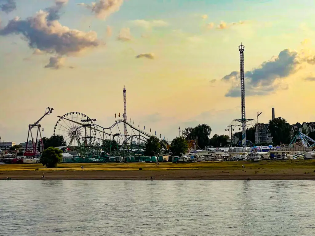 Sommer, Spaß und Tradition – Die Rheinkirmes Düsseldorf