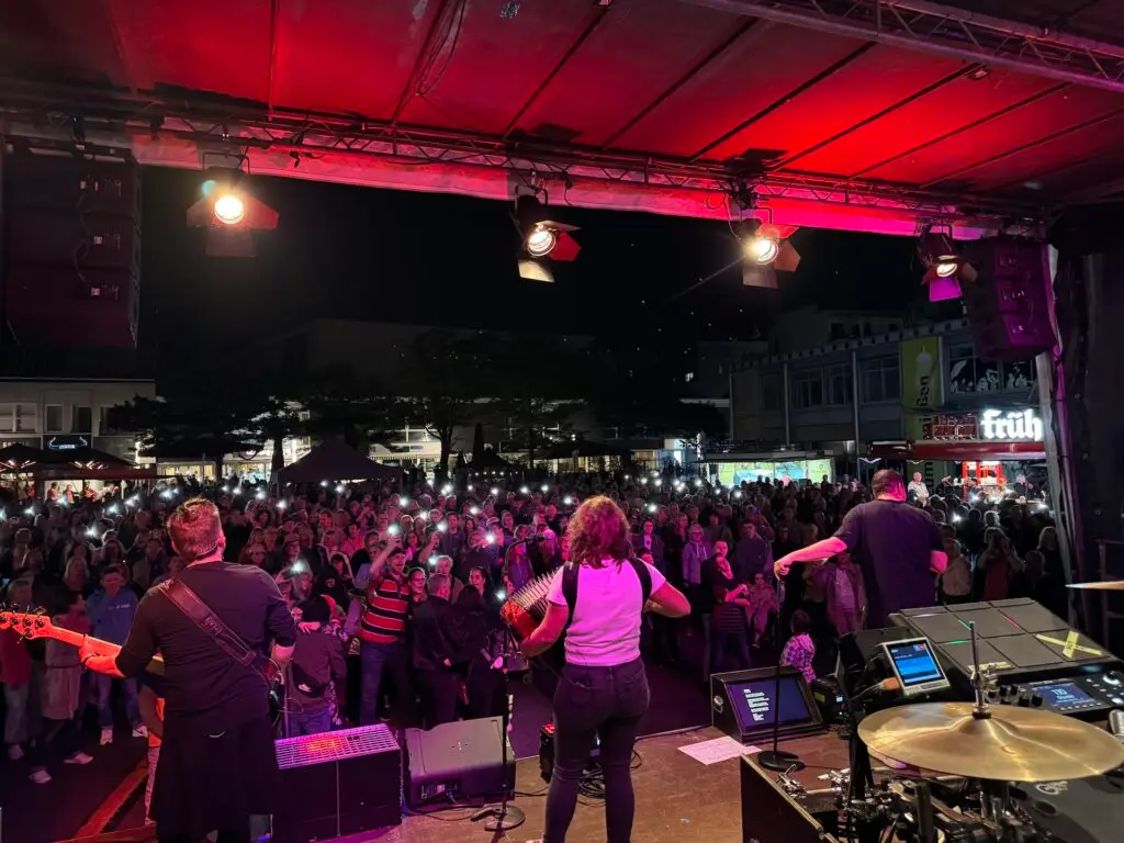 Kaschäm sorgt in Langenfeld für kölsche Stimmung – und „Tommi“ wird zum Song des Abends