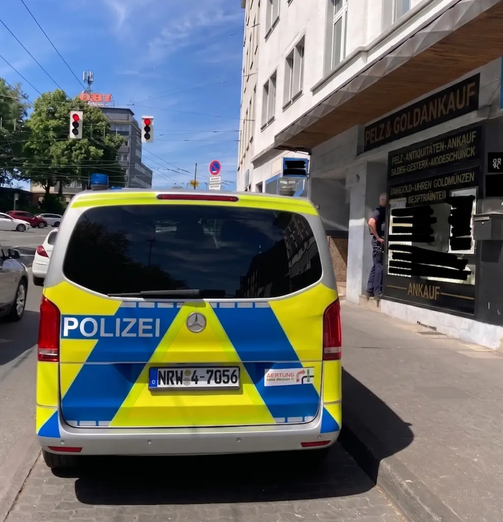 Koordinierte Razzia in GeKo-Mitgliedsstädtendeckt Verstöße bei Goldaufkäufern auf