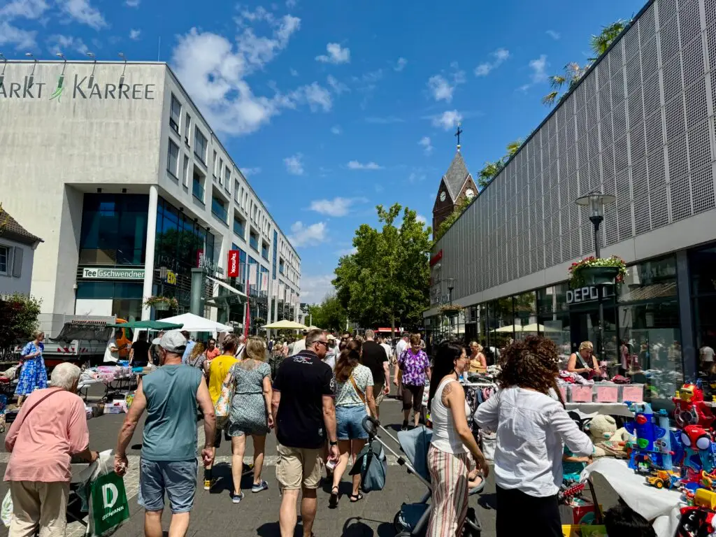 Von Hüpfburgen bis Miljö: Langfeld feiert gemeinsam