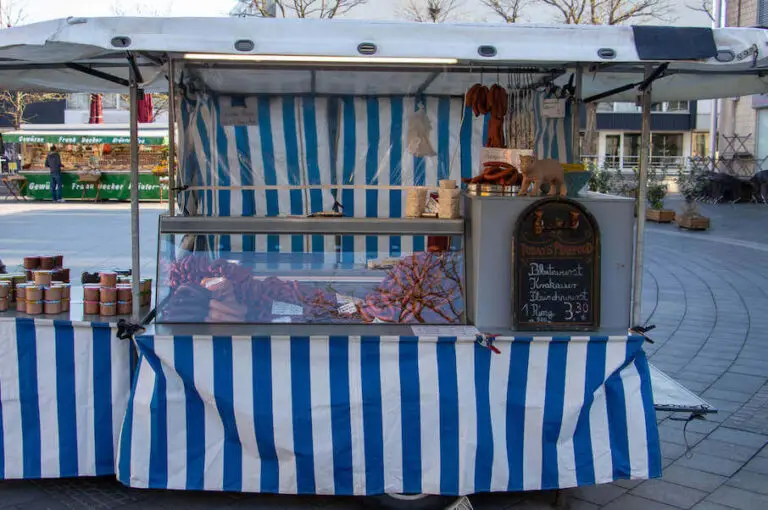 Marktstand Bergische Mettwurst auf dem Wochenmarkt in Langenfeld Bild 1