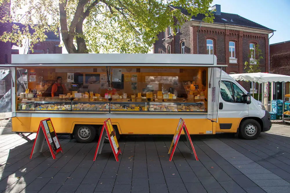 Marktstand Käsespezialitäten Krems Wochenmarkt Langenfeld Bild 3