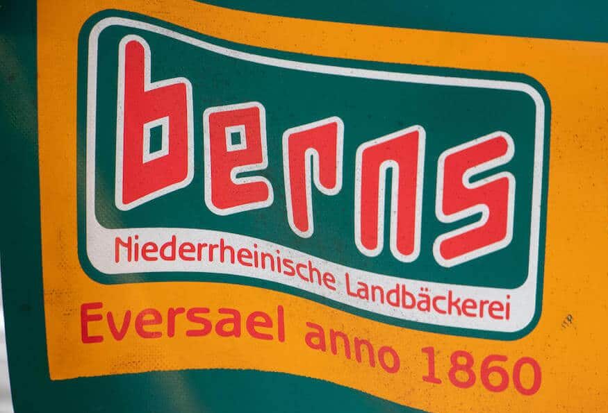 Marktstand Niederrheinische Landbäckerei Berns auf dem Langenfelder Wochenmarkt 1