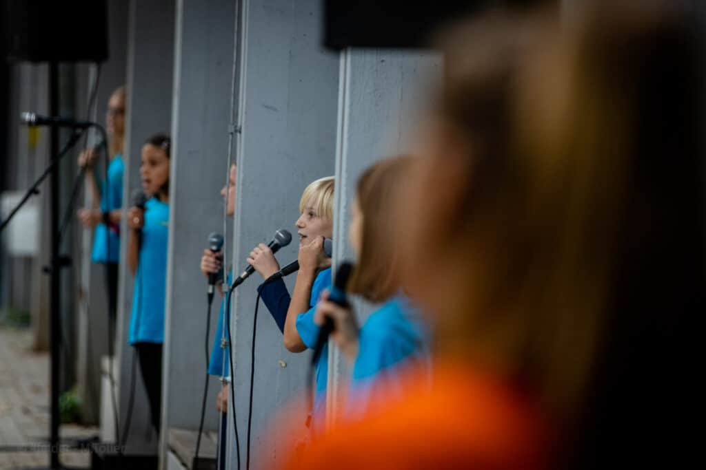 Sommerkonzert 2020 -Kinder und Jugendliche singen "auf Abstand" - LaKiJuC 26