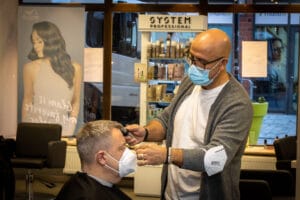Franco Vicari Langenfeld schneidet wieder Haare nach Lockdown