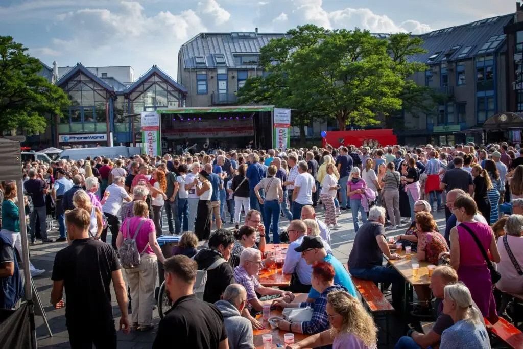 Langenfeld Live 2025: Sonniger Auftakt mit Queen-Hits und Festival-Feeling