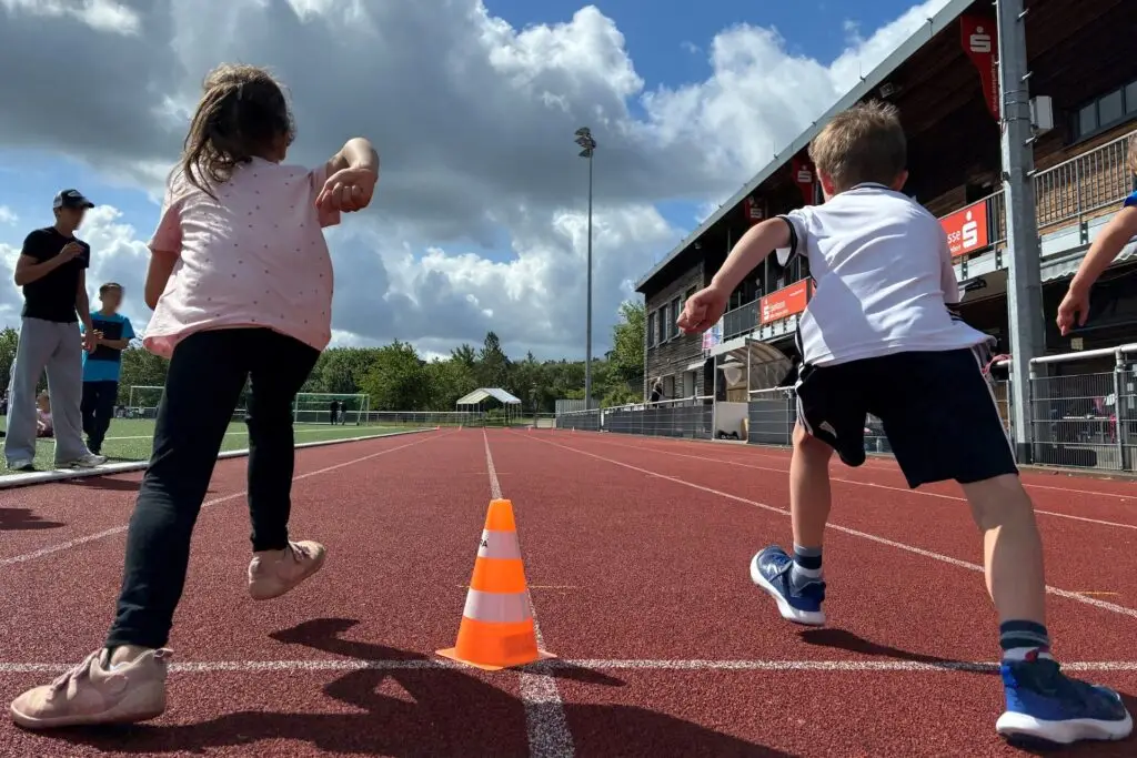 Minisportabzeichen begeistert kleine Sportler