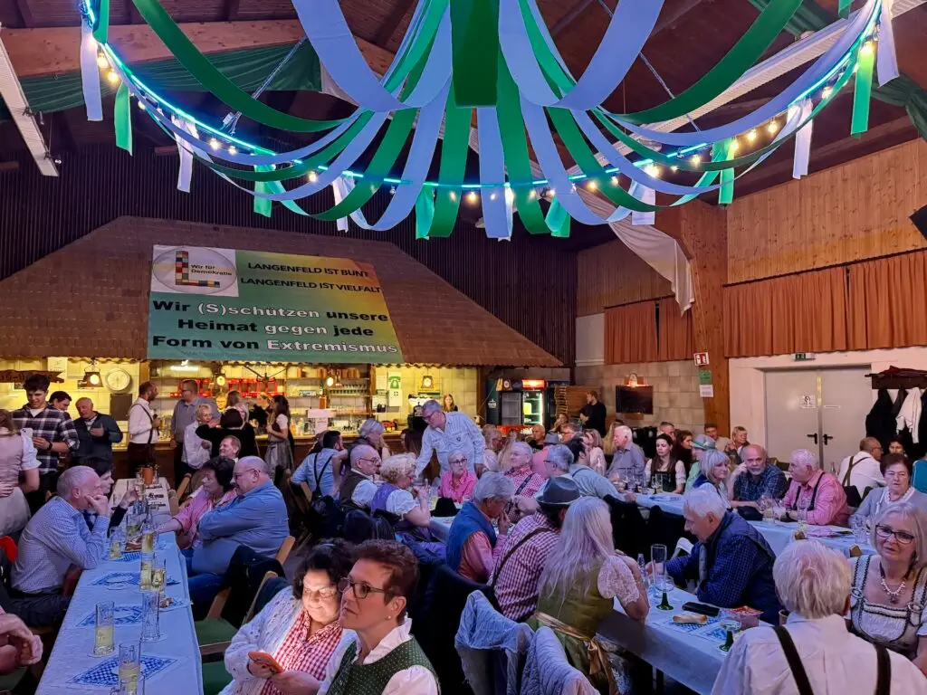 Blasmusik, Tracht und jede Menge Spaß beim Richrather Oktoberfest
