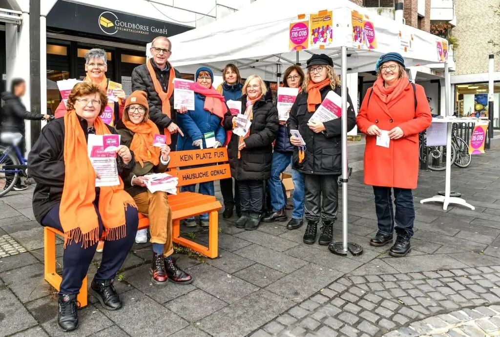 Erfolgreiche Veranstaltung im Rahmen der Orange Days an der Orangen Bank auf dem Langenfelder Marktplatz