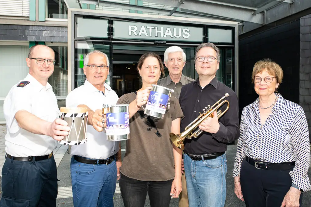 Bei dem Benefizkonzert der Bundeswehr Big Band kamen 10.352.71 Euro zusammen