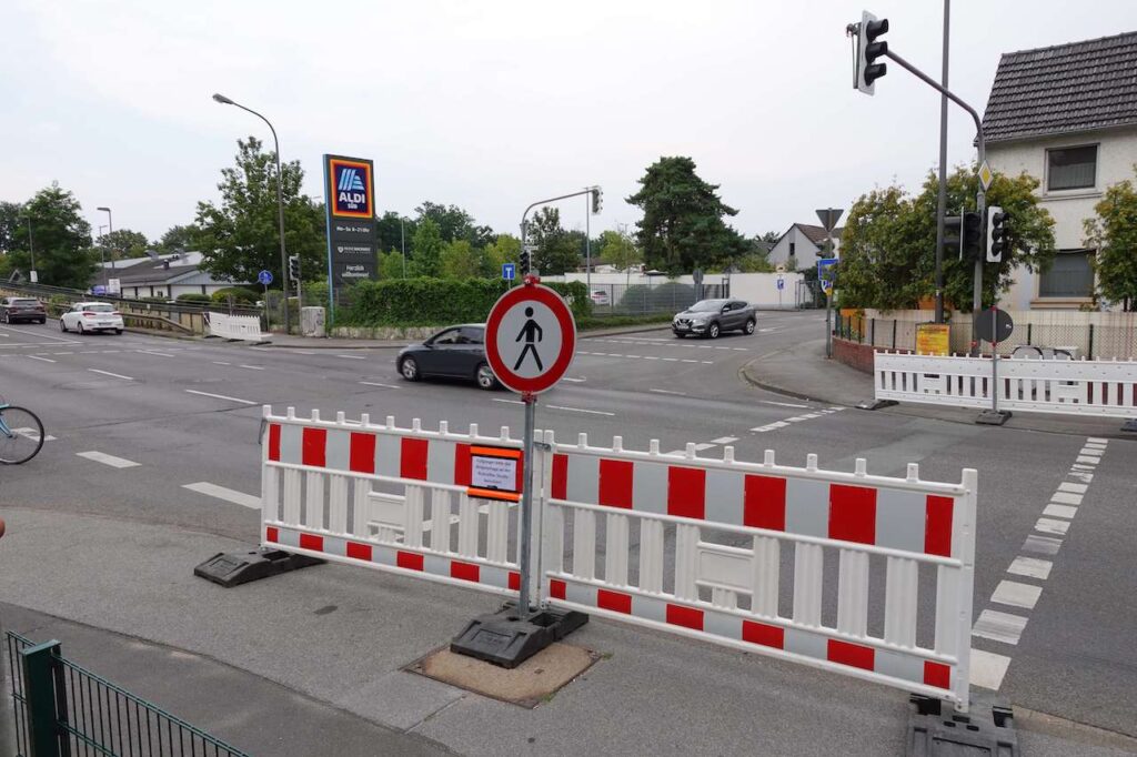 Defekte Ampel am Winkelsweg: Polizei und Ordnungsamt zum Schulbeginn vor Ort