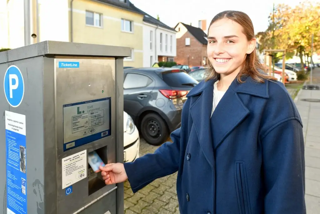 Straßenbegleitendes Parken – ressourcenschonend, papierlos und bargeldlos – startet am 7. November