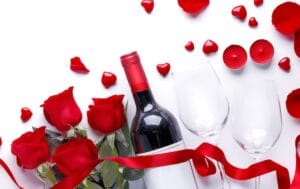 Verliebte Paare an Valentinstag: Ursprung, Geschichte und Bräuche