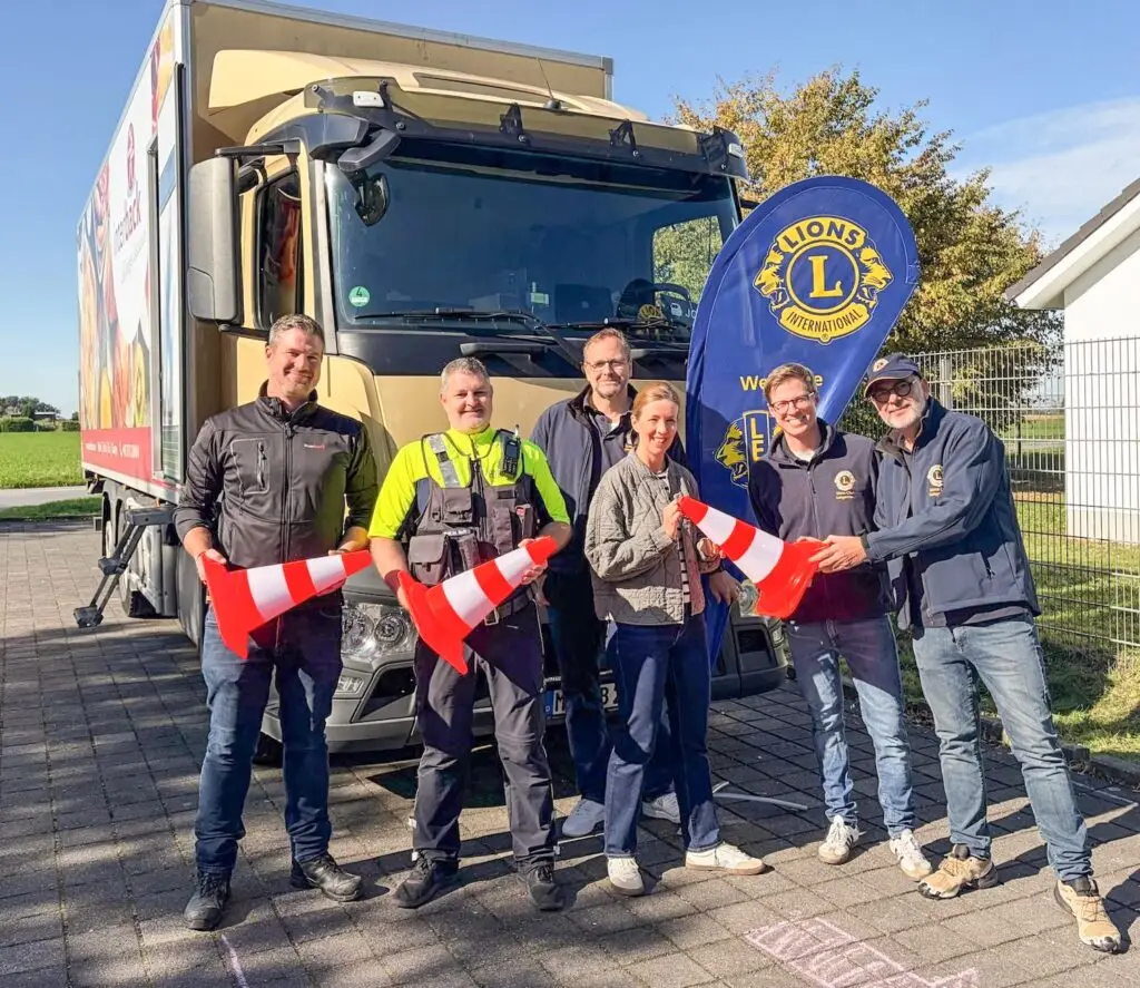 Verkehrssicherheit für Langenfelder Grundschüler: Lions und Interback – Toter-Winkel-Training mit LKW