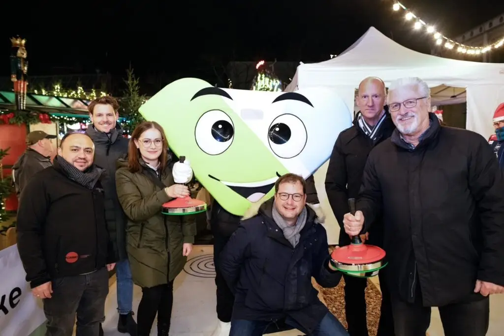 Klimafreundliches Eisstockschießen auf dem Langenfelder Weihnachtsmarkt
