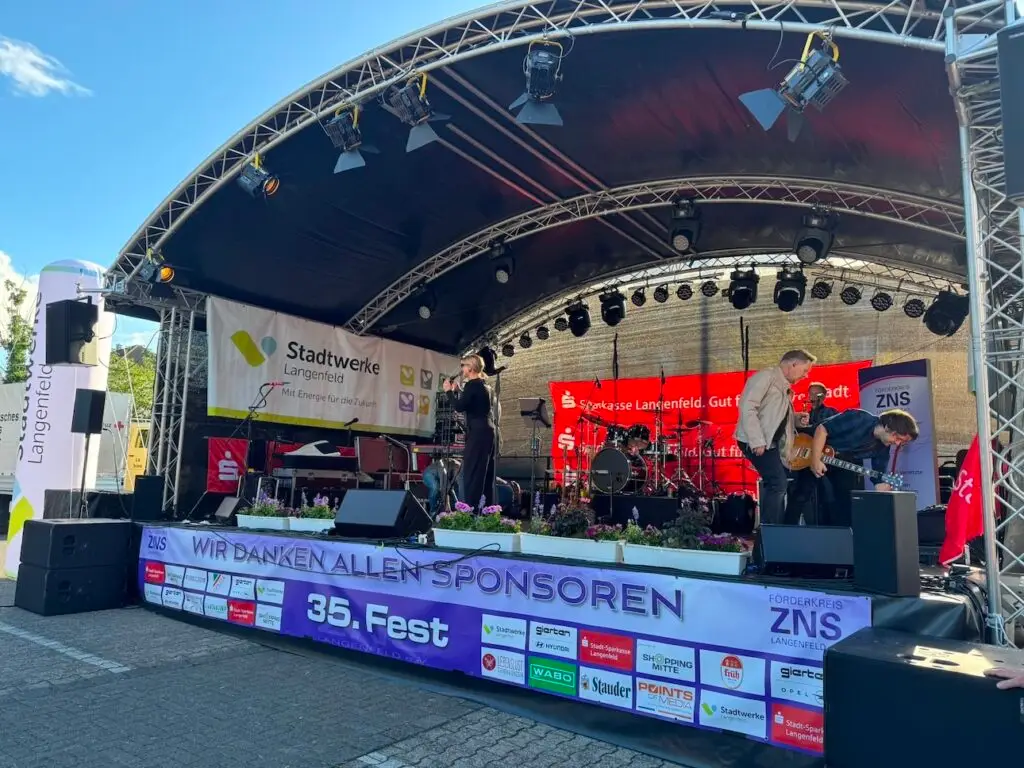 Autoschau, Shopping und Musik: ZNS-Fest in Langenfeld