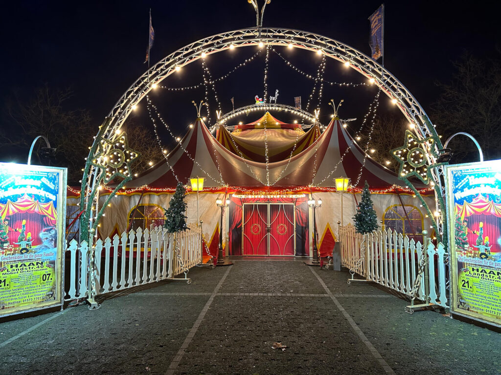 1. Haaner Weihnachtszirkus der Familie Sperlich