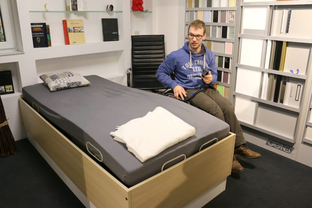 Happy mit Handikap - barrierefreie Musterwohnung schlafen