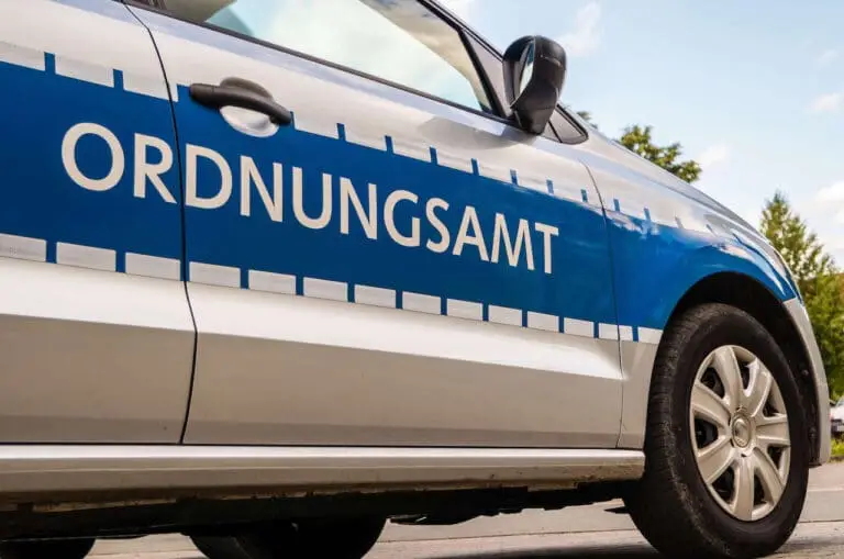 Auto mit Schrift Ordnungsamt