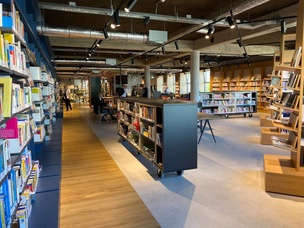 Langenfelder Wohnzimmer - Stadtbibliothek Langenfeld öffnet nach Umbau & Neugestaltung 6