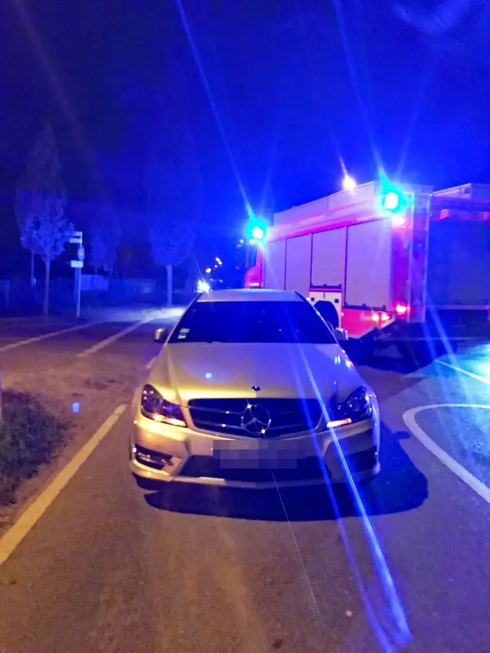 Unfall in Langenfeld - Polizei stellt Mercedes sicher