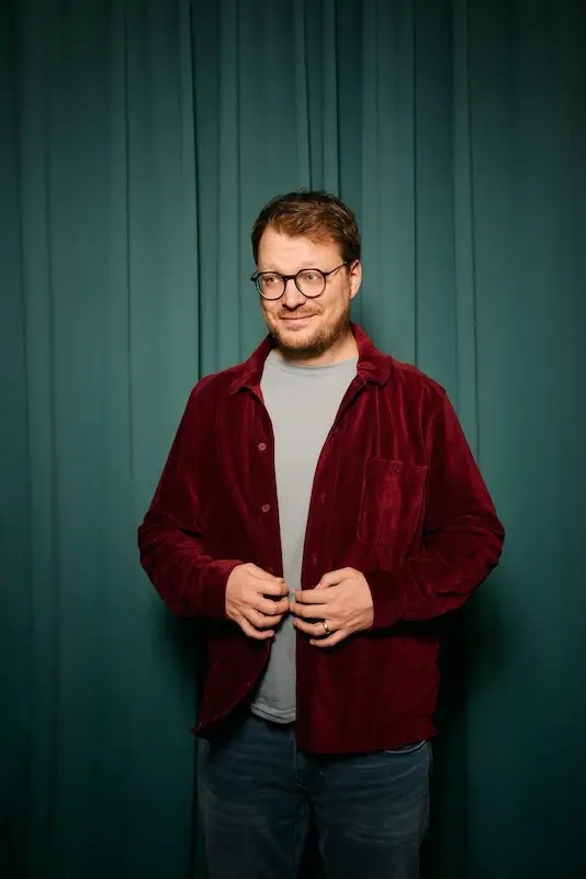 Maxi Gstettenbauer – KOMPLETT ABSURD – Preview