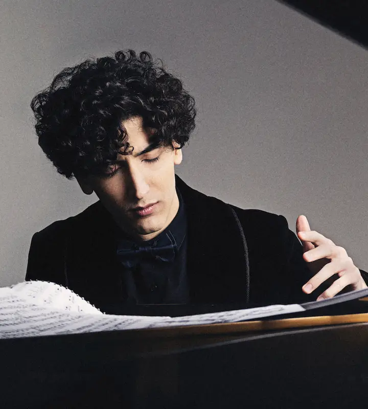 Roman Borisov – Beethoven | Medtner | Schubert | Godowsky | Skrjabin